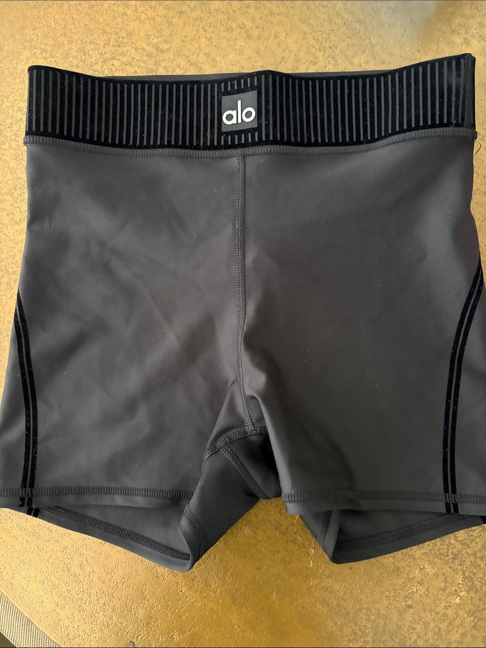 ALO Yoga Black Women's Airlift High-Waist Line Up Short